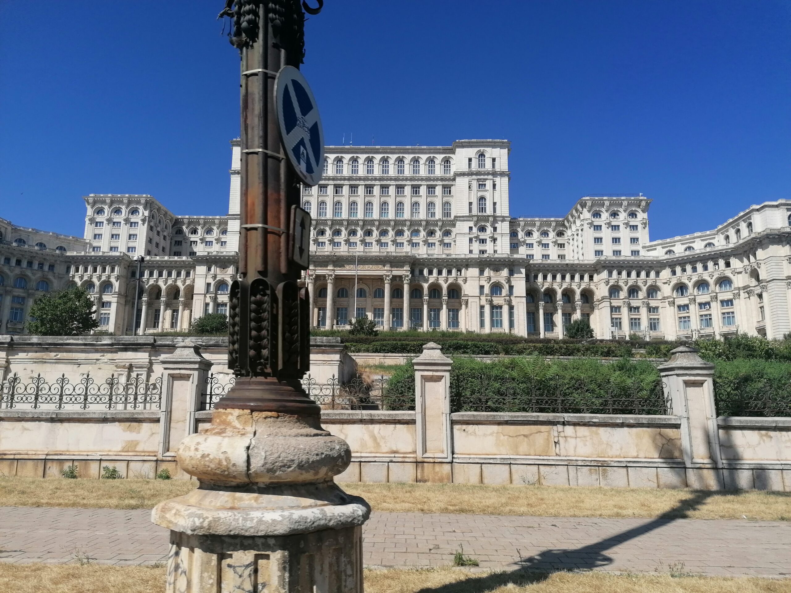 PSD și AUR susțin modificări legislative care permit Serviciului de Informații Externe să angajeze muncitori sezonieri