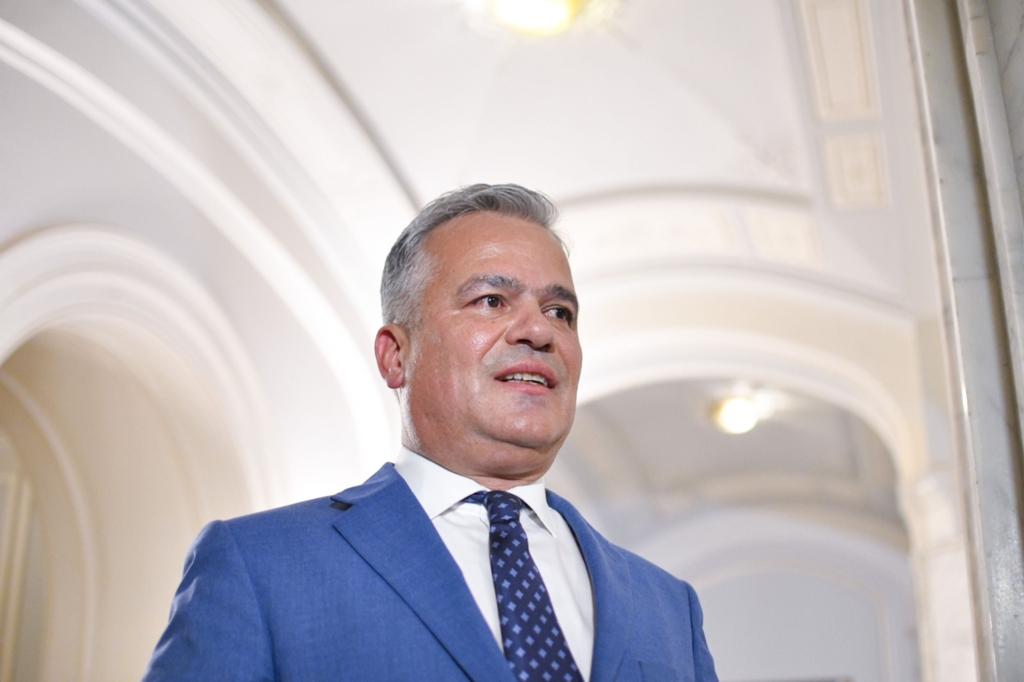 Adrian Veștea îl provoacă pe Siegfried Mureșan înainte de votul de învestire în Parlament