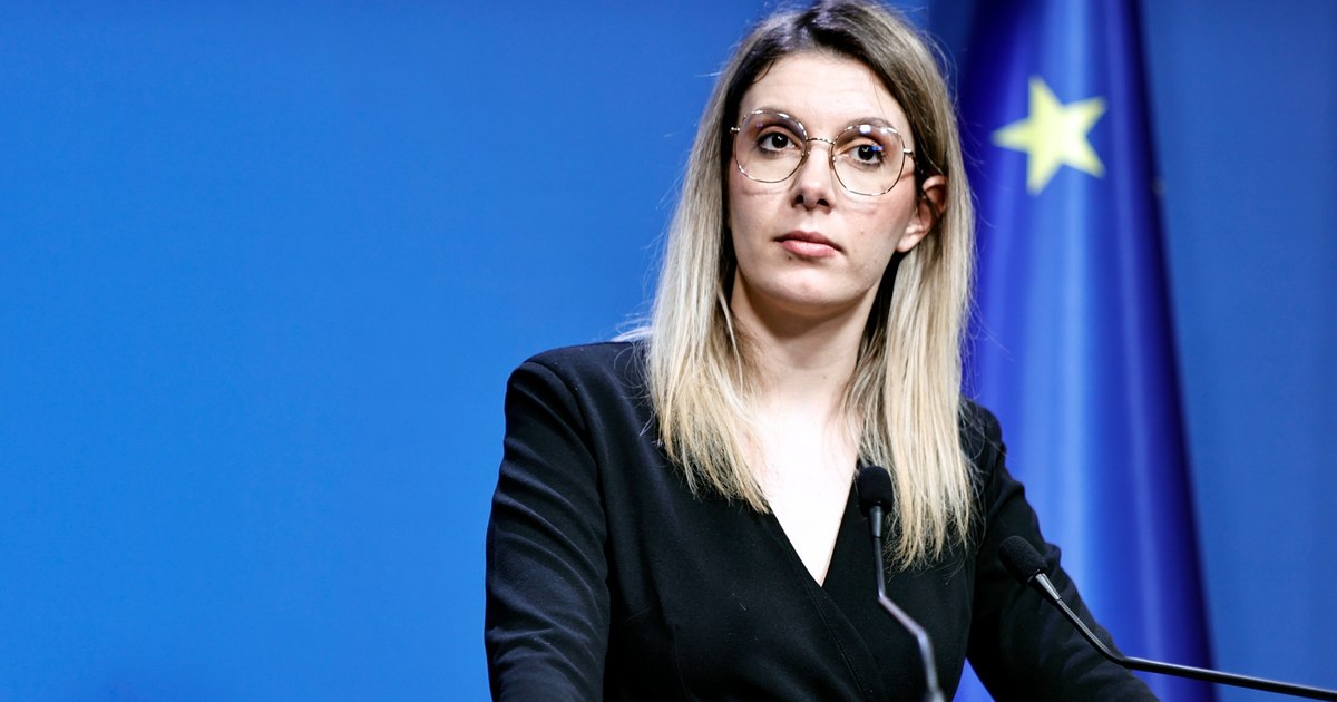 Diana Buzoianu solicită instituirea stării de alertă în Sintești pentru a opri arderile ilegale de deșeuri