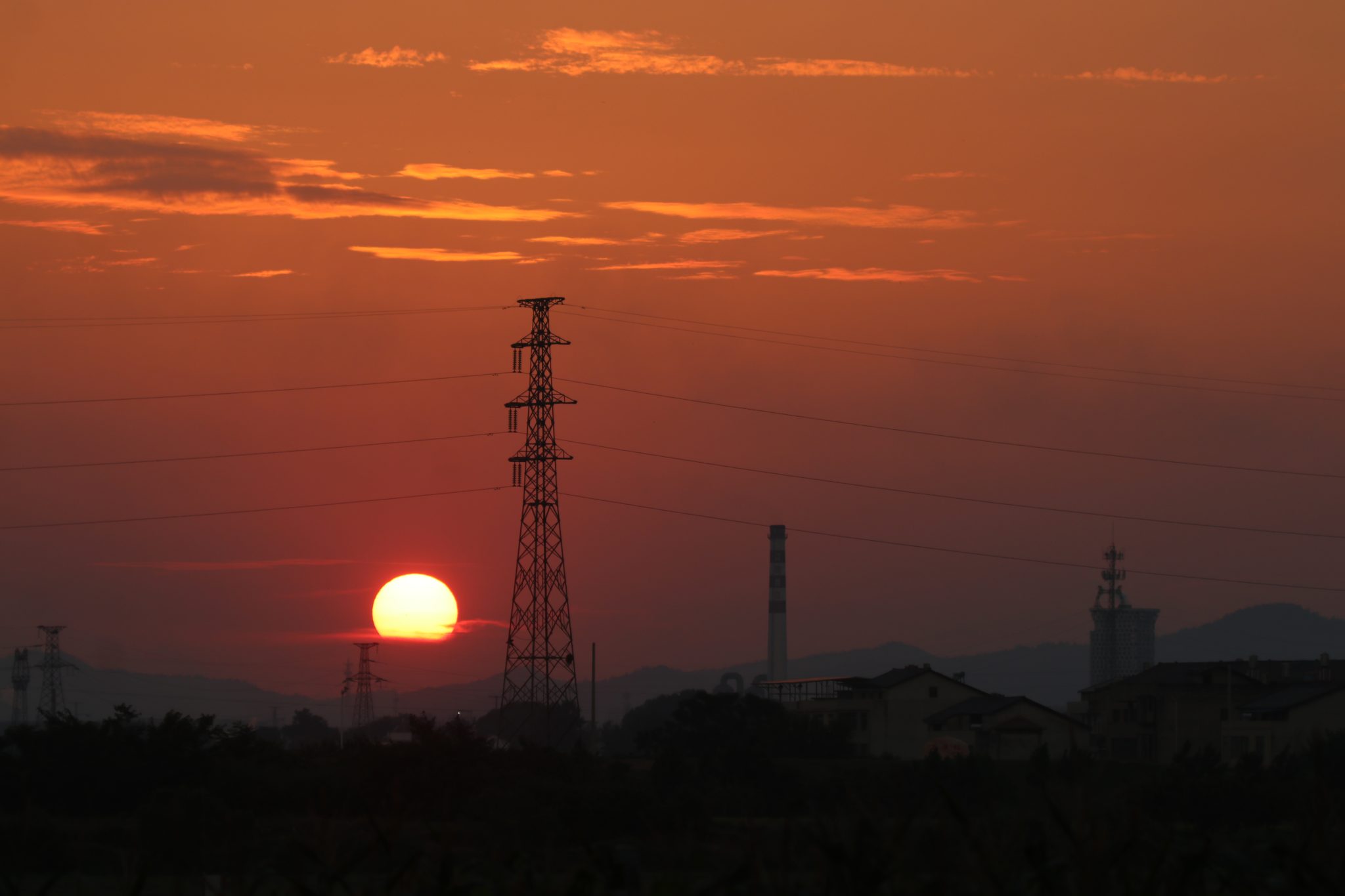 Comisia Europeană confirmă declararea crizei de electricitate în România în luna august