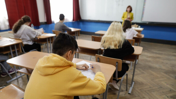 Nicușor Dan a promulgat legea care elimină examenul suplimentar de admitere la liceu
