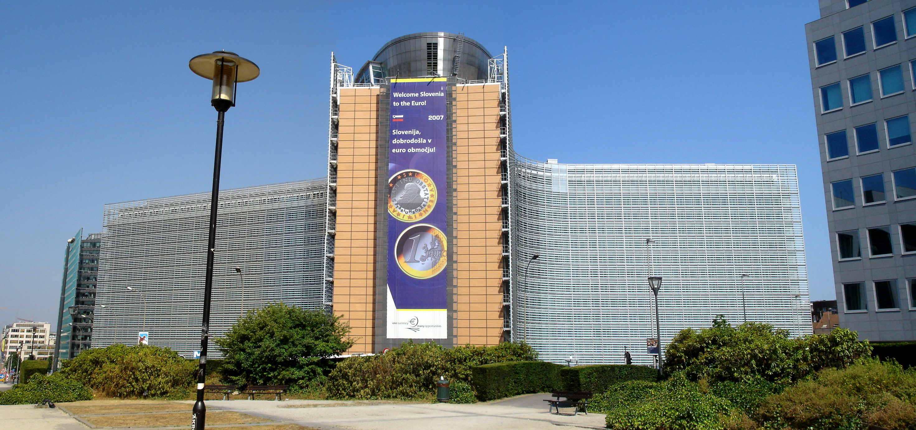 Comisia Europeană a deschis opt proceduri de infringement împotriva României