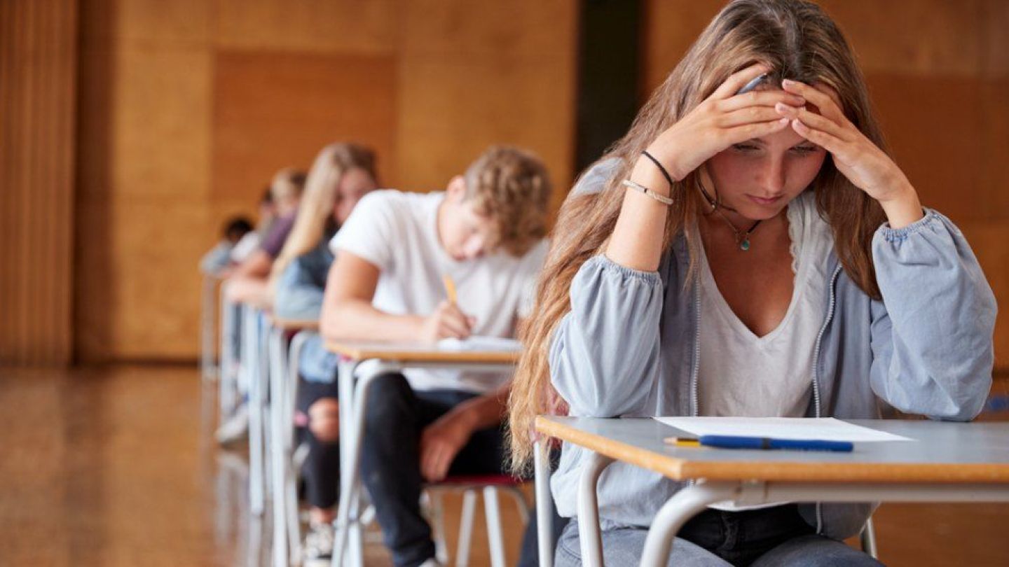 Nicușor Dan a promulgat legea care elimină examenul suplimentar de admitere la liceu