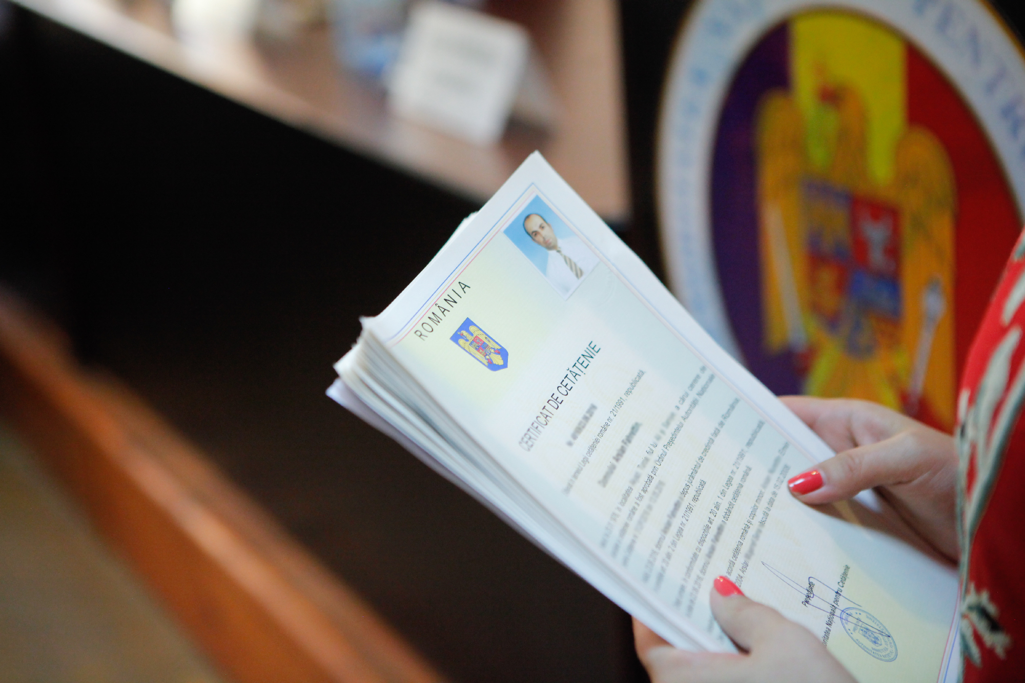 Dosar cu acte false: Doi cetățeni ruși sunt trimiși în judecată pentru obținerea ilegală a cetățeniei române
