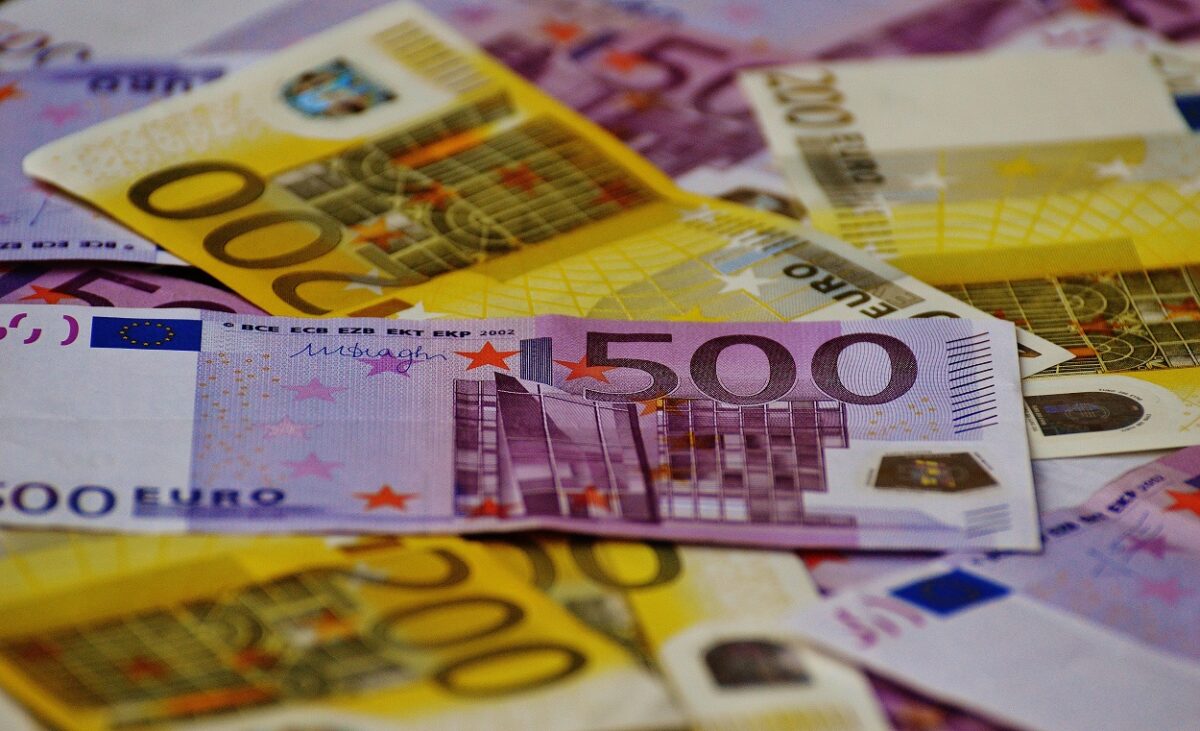 Arestați preventiv doi oameni de afaceri pentru solicitarea unei șpagi de 450.000 de euro