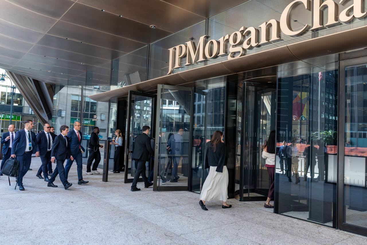 JPMorgan ar fi refuzat o cerere de finanțare pentru România în urma întâlnirii cu Nicușor Dan