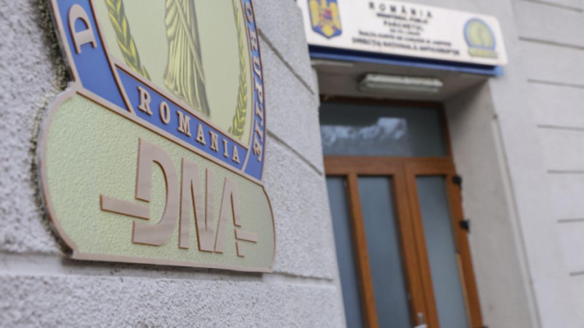 Arestați doi oameni de afaceri în dosarul DNA privind mita de 450.000 de euro pentru un proiect energetic