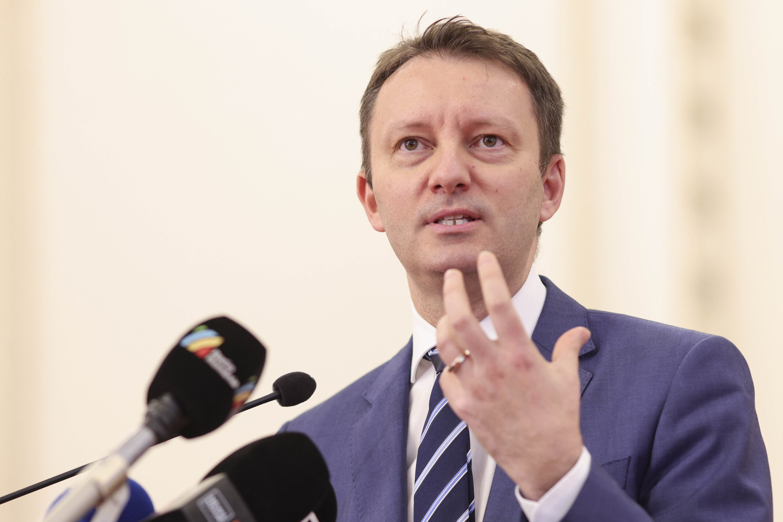 Siegfried Mureșan anunță aproximativ 200 de voturi pentru Guvern și pregătește o discuție cu Sorin Grindeanu