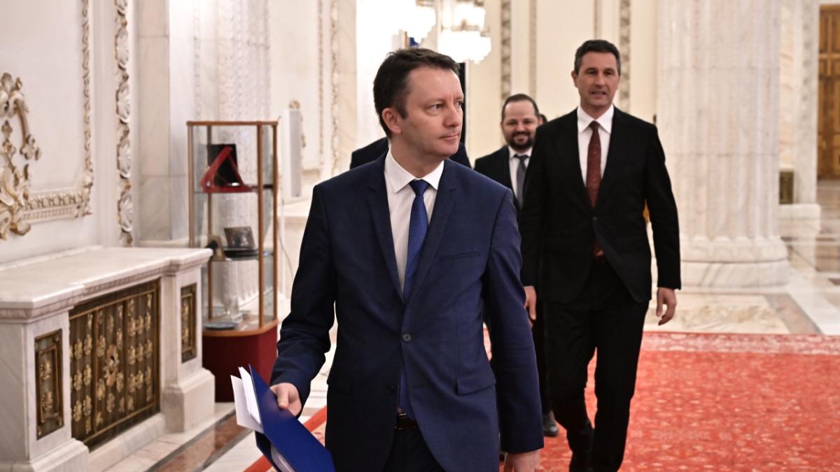 Siegfried Mureșan anunță 200 de voturi certe pentru învestirea Guvernului. Kelemen Hunor estimează 229 de parlamentari