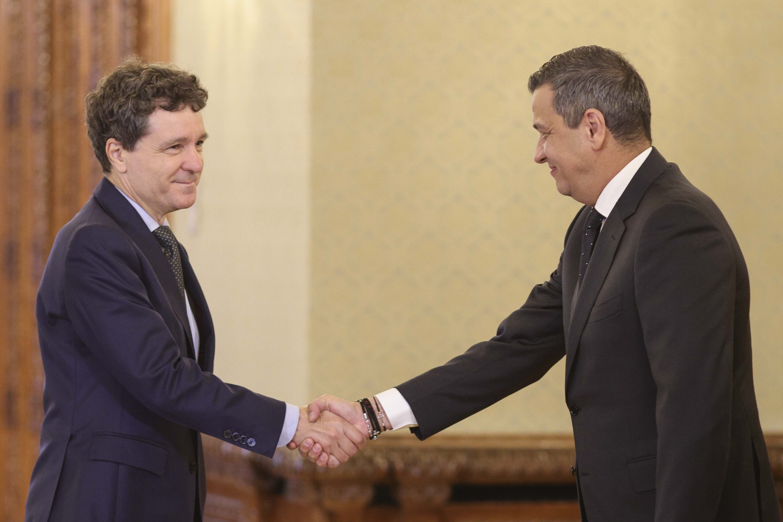 Viitorul guvernului în România: Scenariul învestirii lui Siegfried Mureșan și riscurile politice