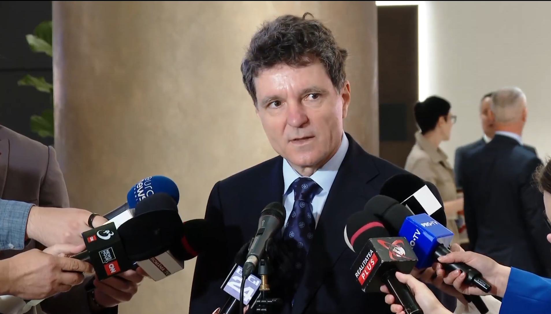 Nicușor Dan respinge ideea alegerilor anticipate în contextul crizei politice