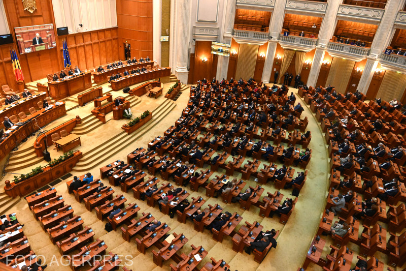 Votul de învestitură pentru Guvernul Mureșan va avea loc miercuri în plenul Parlamentului