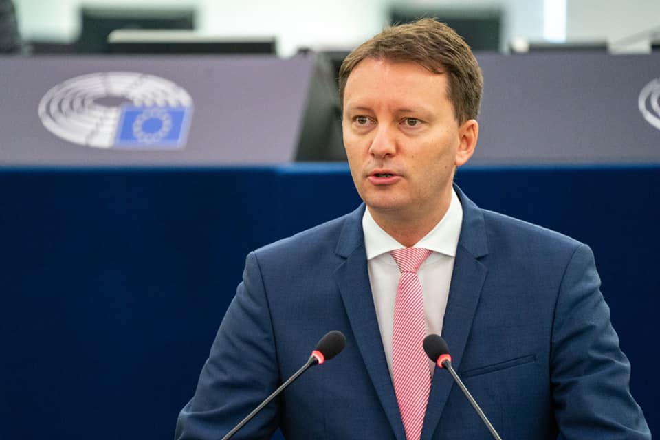 Siegfried Mureșan merge la vot în Parlament pentru formarea Guvernului. Este a treia încercare a președintelui