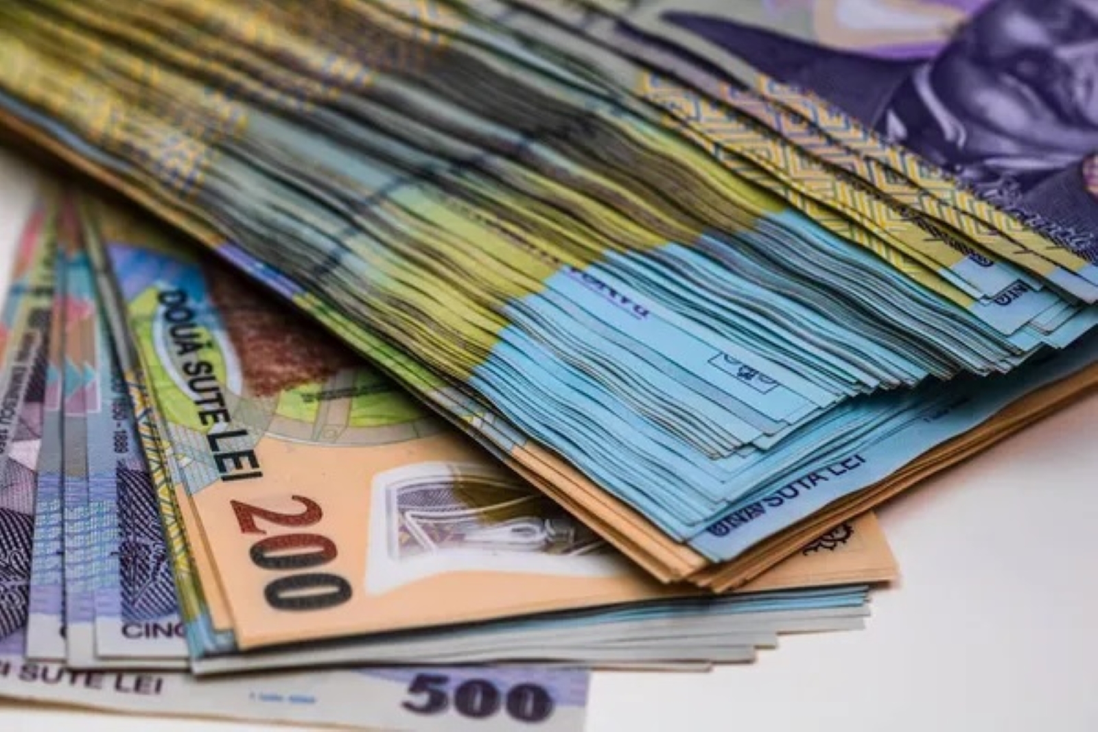 Datoria statului român a depășit pragul de 1.200 de miliarde de lei în contextul votului pentru noul guvern