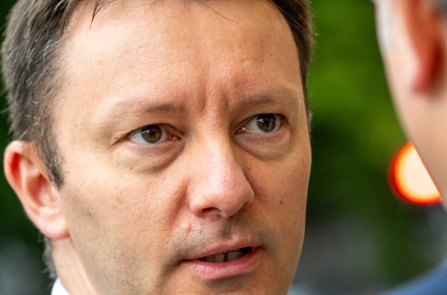 Parlamentul votează Guvernul Siegfried Mureșan: echipa are nevoie de 233 de voturi pentru investiție