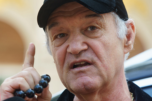 Gigi Becali susține că întârzierea investiturii unui guvern îi afectează afacerile și o tranzacție de 24 milioane de euro