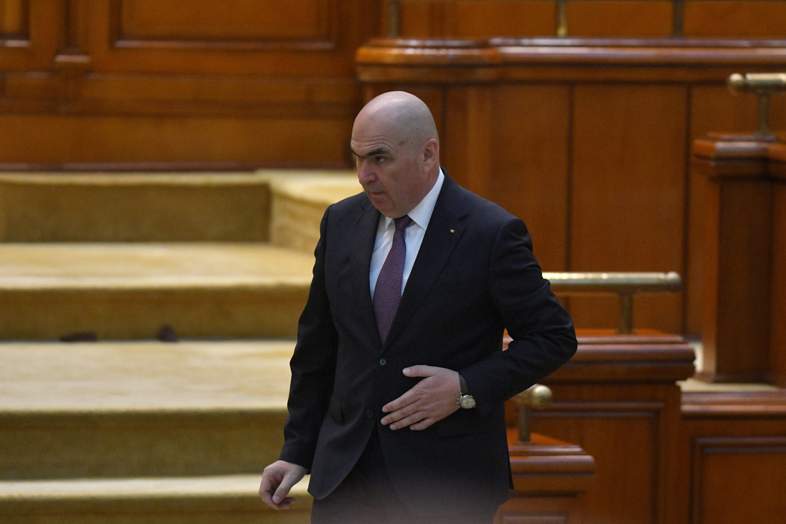 Ilie Bolojan a fost huiduit în Parlament în timpul dezbaterilor pentru Guvernul Mureșan