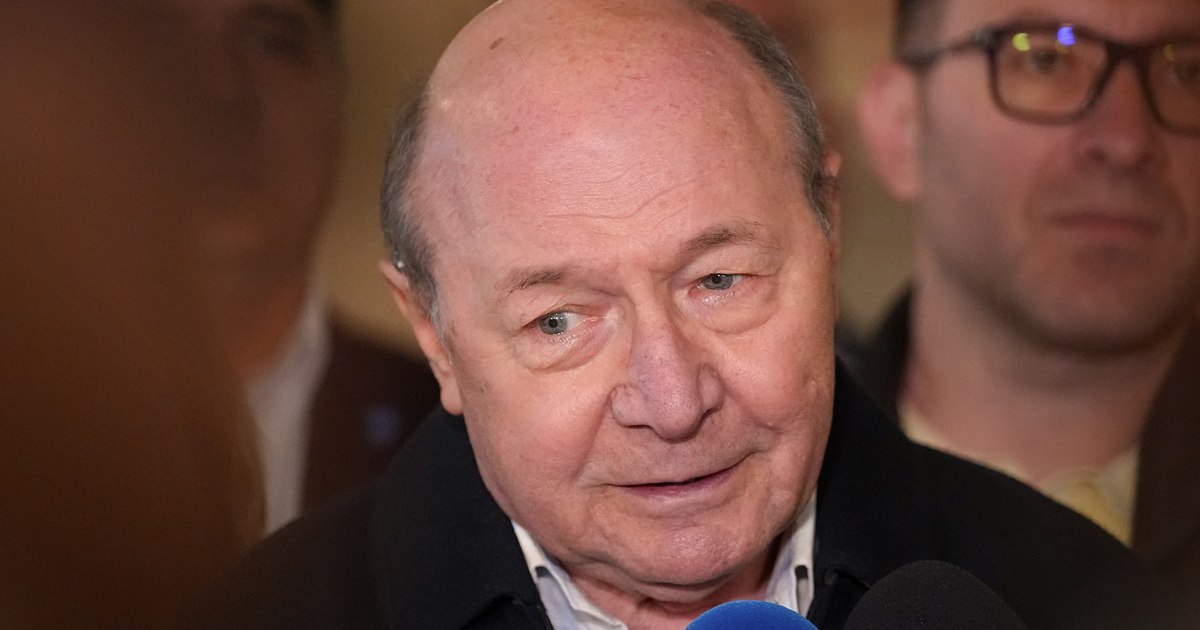 Traian Băsescu critică modul în care Nicușor Dan gestionează consultările politice după căderea Guvernului Mureșan
