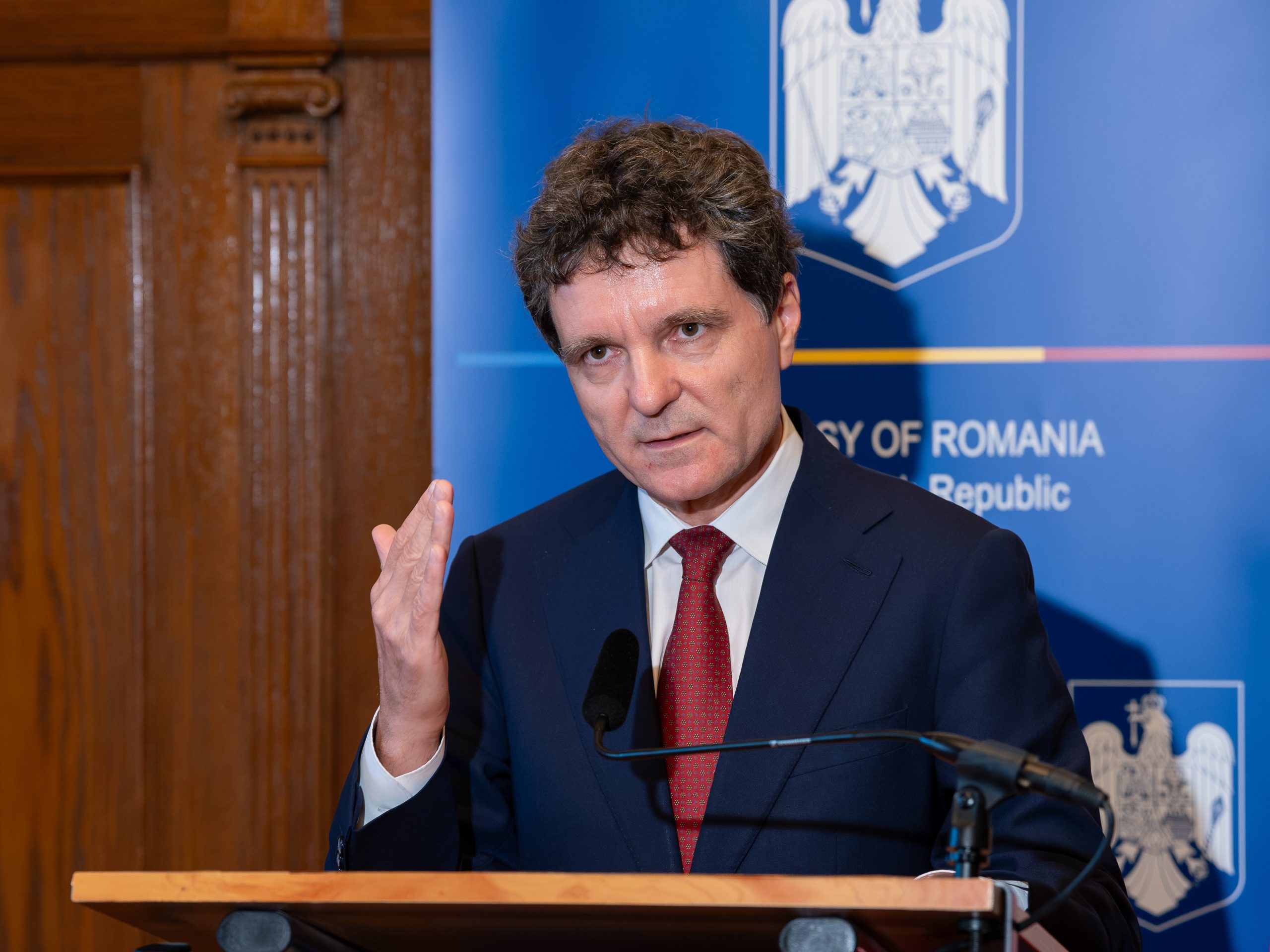 Nicușor Dan solicită restabilirea puterilor Guvernului pentru rectificarea bugetară și majorarea pensiilor