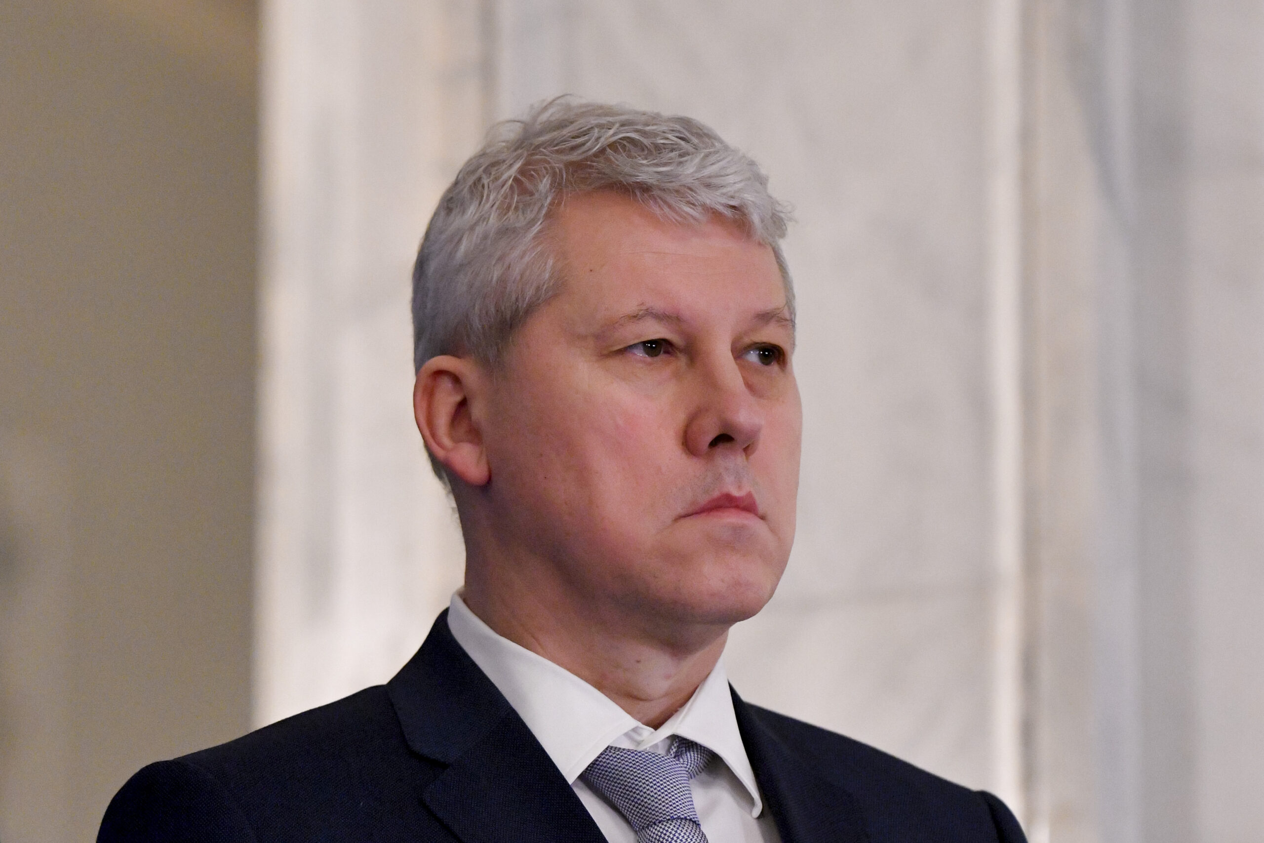 Cătălin Predoiu avertizează că alegerile anticipate pot duce la o scufundare economică a țării