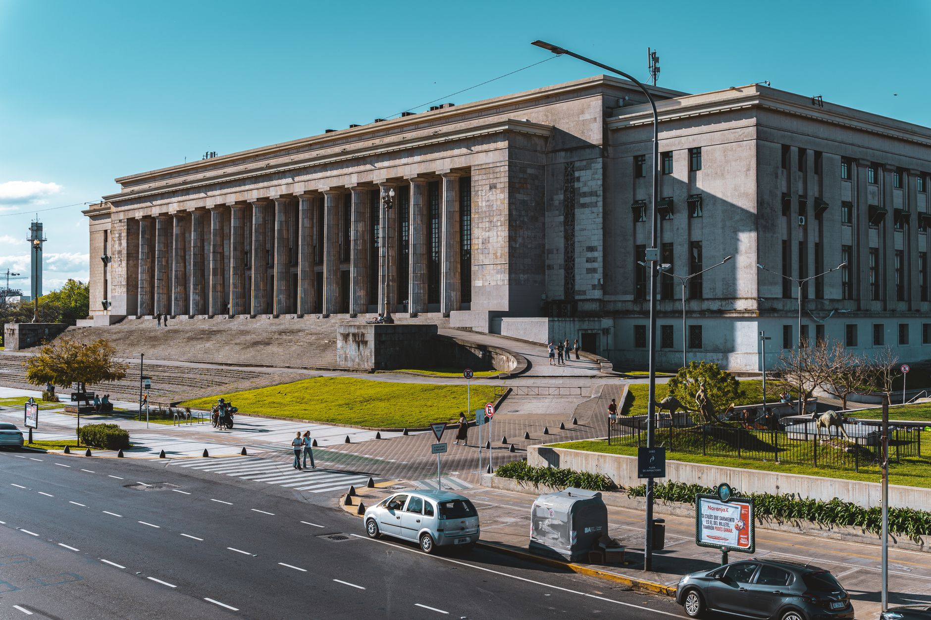 Negocierile pentru formarea Guvernului sunt complicate de poziția UDMR și lipsa de încredere în AUR