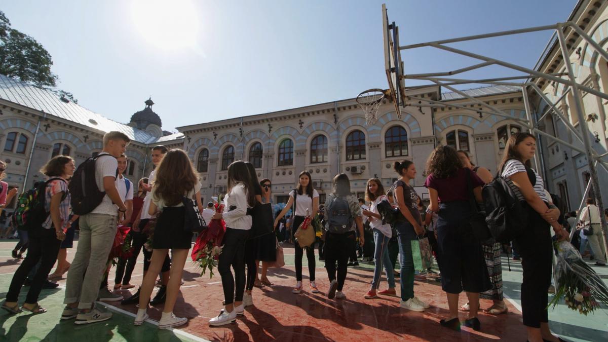 Modificări în proiectul legii uniformelor: Elevii vor putea vota stabilirea ținutelor școlare