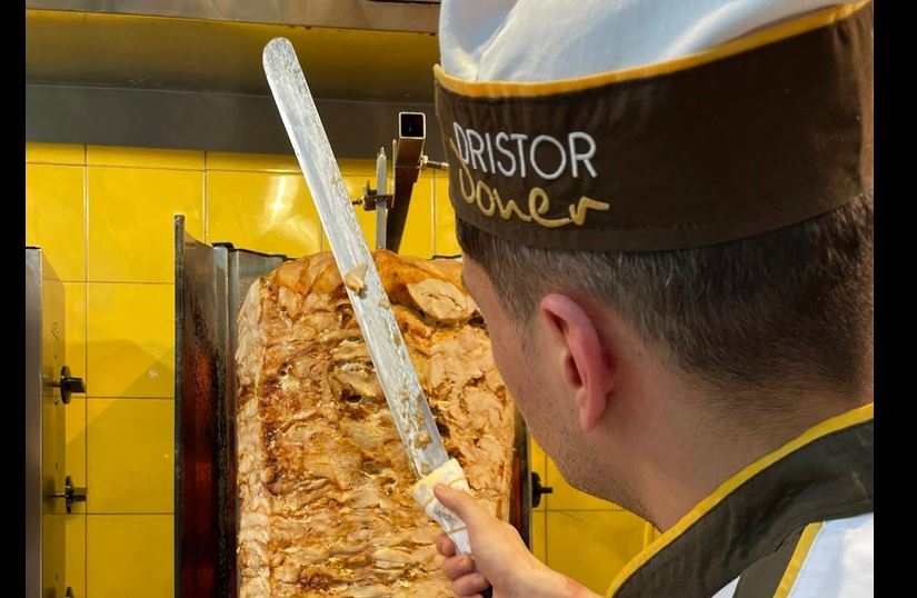 Dosar de crimă organizată: Funcționari români ar fi primi mită în Turcia de la patronul Dristor Doner Kebap