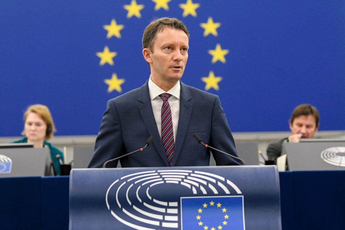 Siegfried Mureșan avertizează asupra consecințelor retrogradării ratingului României la categoria junk