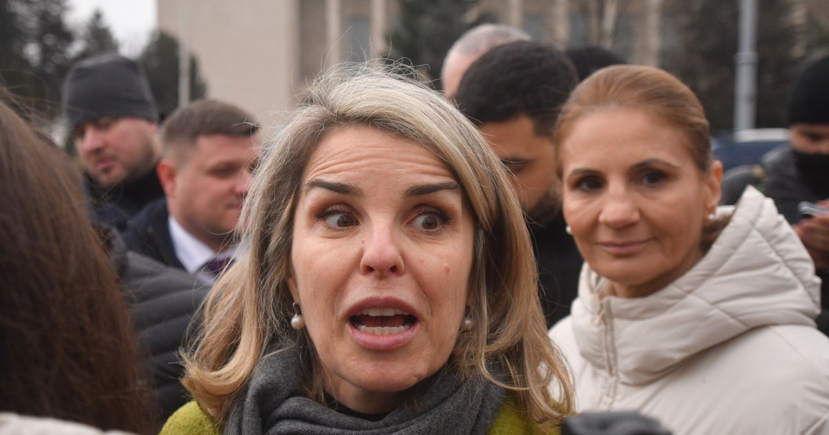 Călin Georgescu a fost dus la DIICOT pentru percheziție informatică, în timp ce soția sa a fost audiată