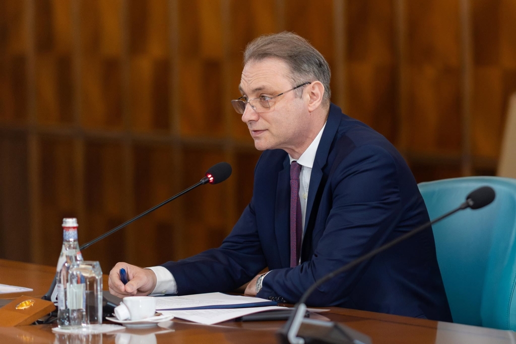 Sebastian Burduja îl susține pe Luca Niculescu pentru funcția de premier, dar PNL rămâne prudent