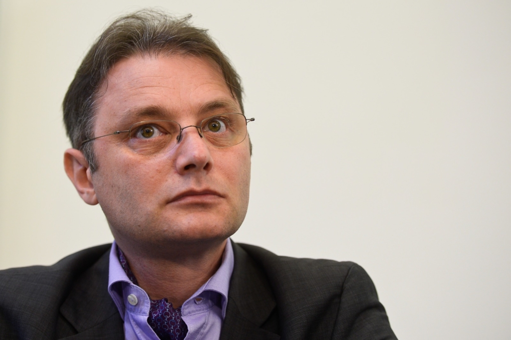 Luca Niculescu se confruntă cu provocări politice și economice după desemnarea ca premier