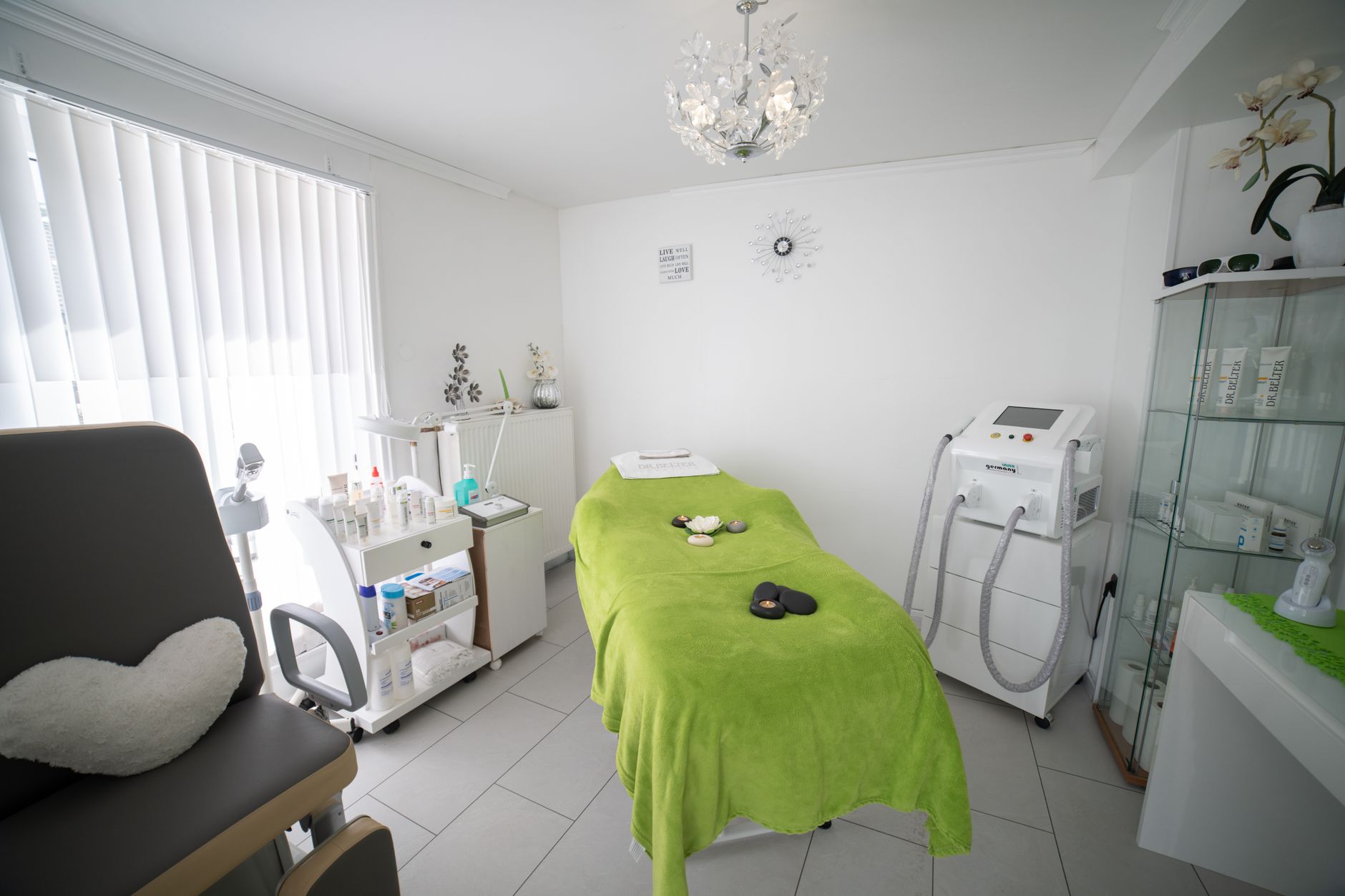 Ancheta pentru exercitare fără drept a profesiei de medic într-un salon de tatuaje din Constanța