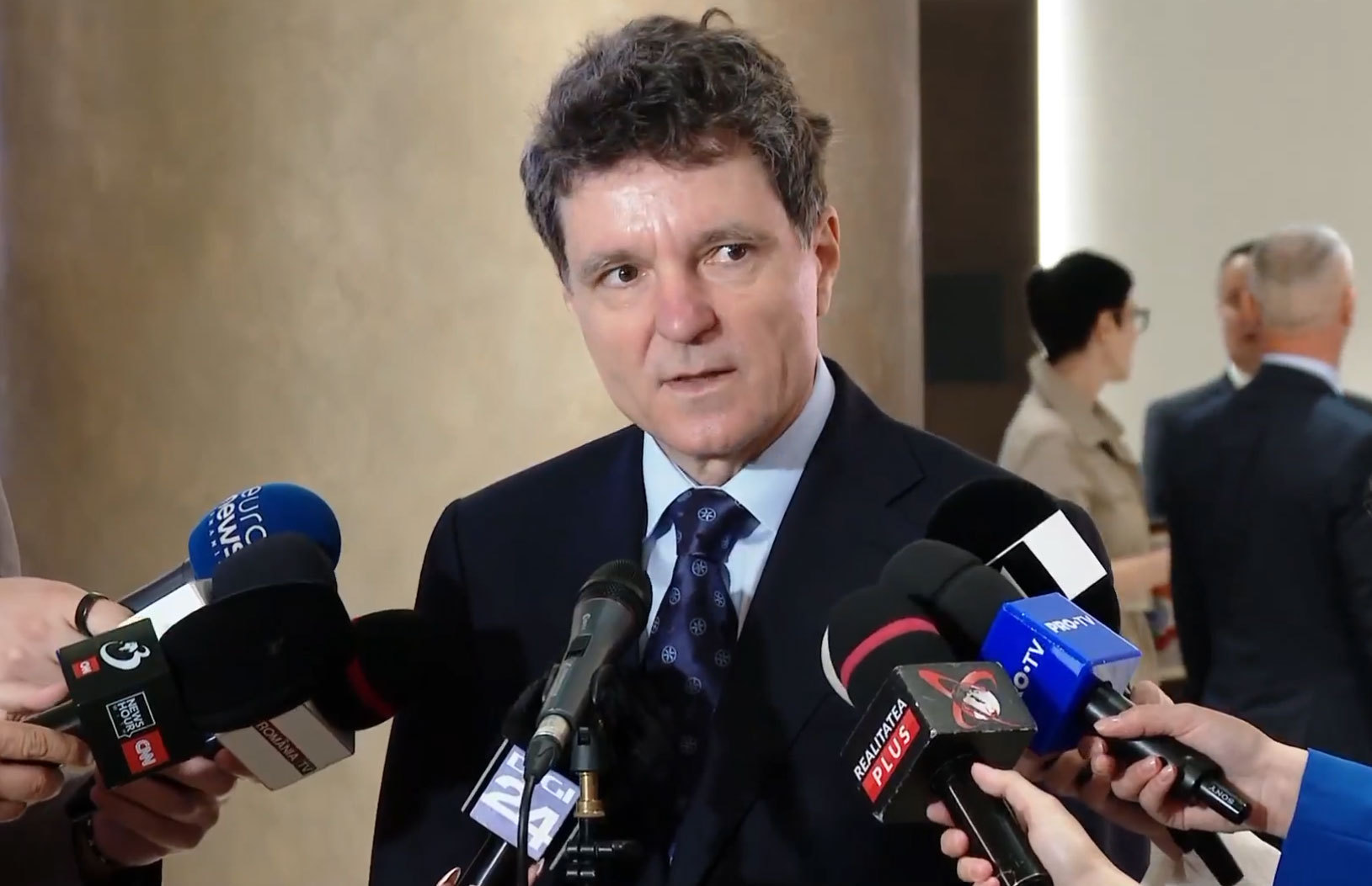 Nicușor Dan va desemna un nou prim-ministru înainte de plecarea la ONU