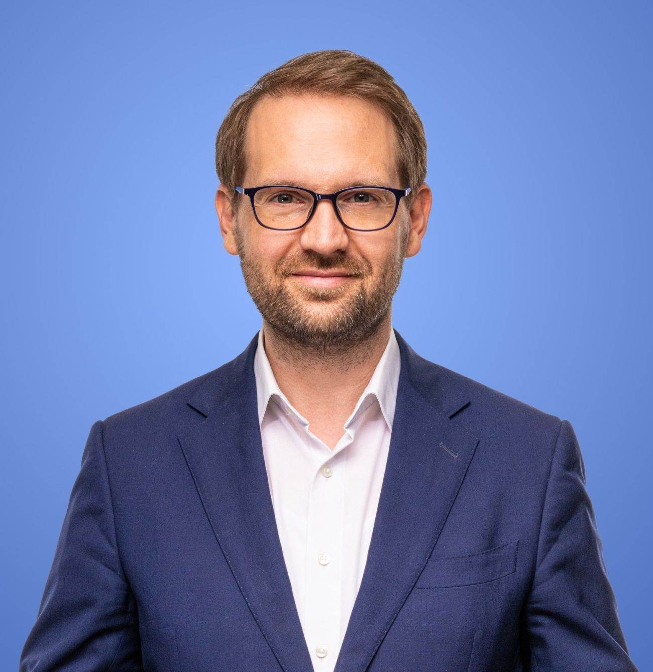 Dominic Fritz acuză PSD și AUR că blochează în Parlament investigarea zborurilor de lux către Mykonos