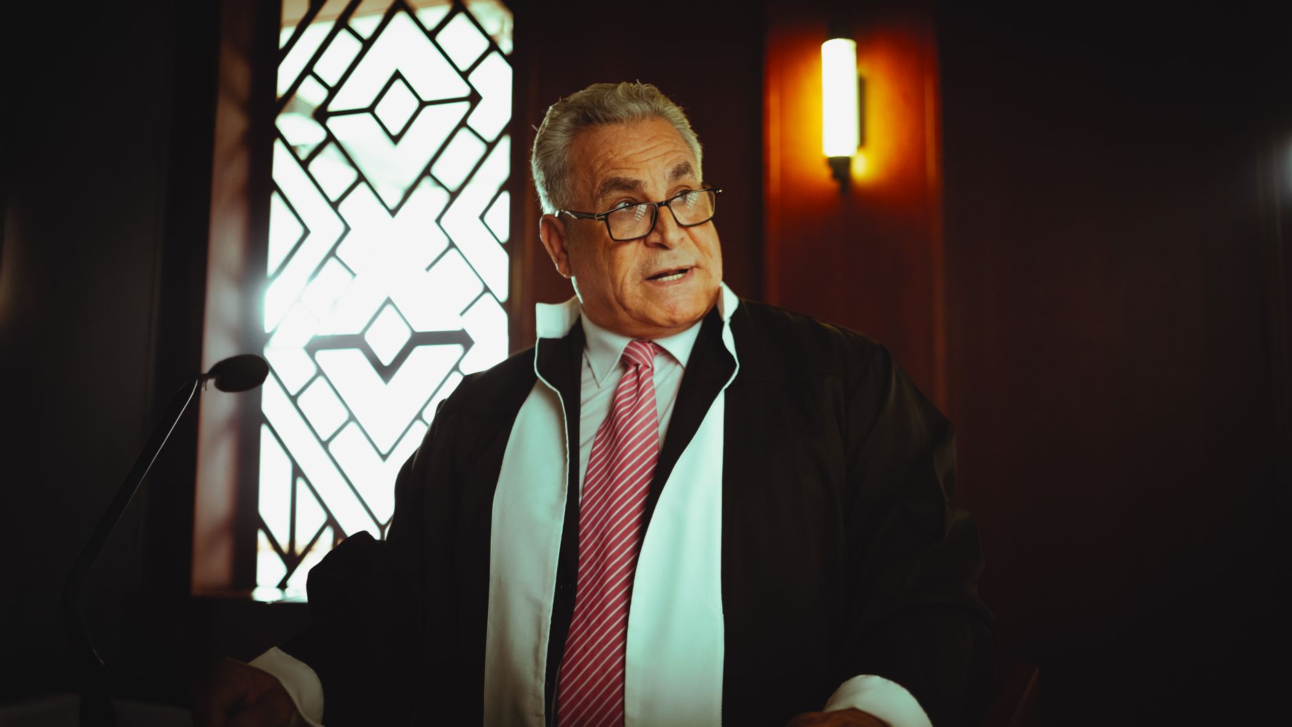 Ruptură în completul de judecători: motivele pentru care Călin Georgescu a fost trimis după gratii