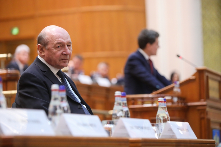 Traian Băsescu critică inacțiunea președintelui Nicușor Dan în desemnarea unui nou premier