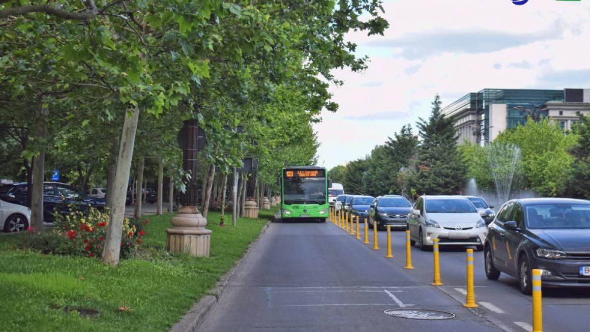 Modificări majore în Codul Rutier: motocicliștii vor putea folosi benzile de autobuz și vor trece printre mașini