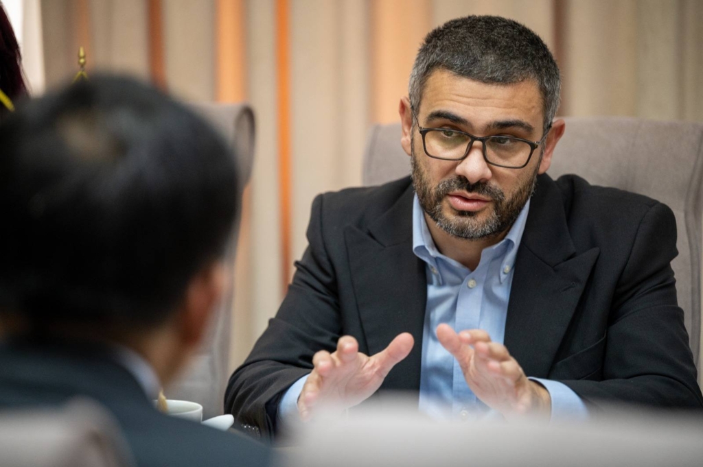 Tensiuni în Parlament după zborul privat spre Mykonos: Florin Manole a replicat ironic opoziției