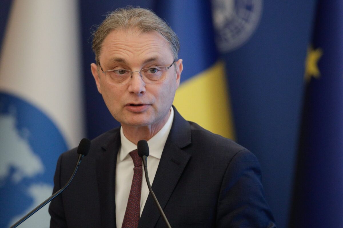 Premierul desemnat Luca Niculescu începe consultările cu partidele pentru formarea unui nou Guvern