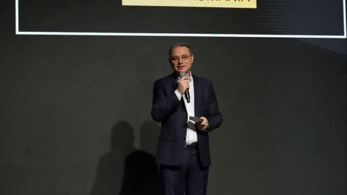 Luca Niculescu începe consultările cu partidele parlamentare pentru formarea Guvernului