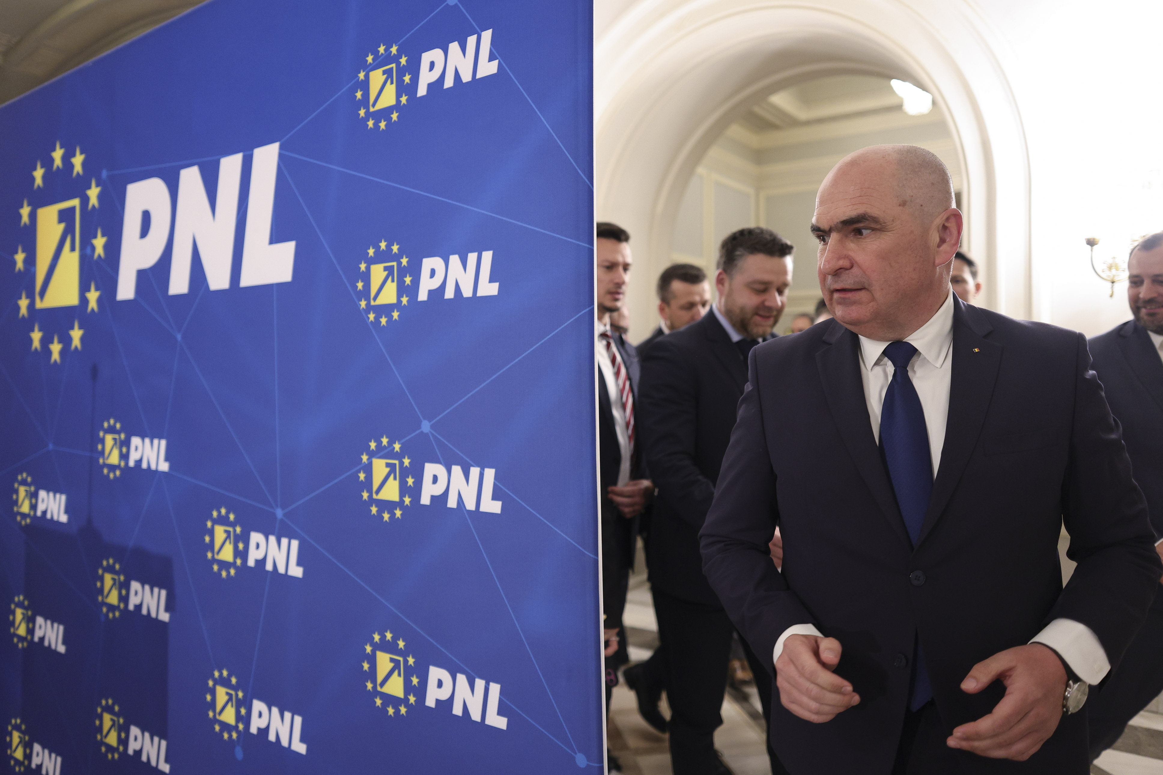 PNL refuză guvernarea cu PSD, dar este dispus să voteze cabinetul lui Luca Niculescu