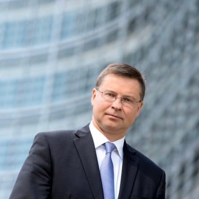 Comisia Europeană refuză impunerea unei taxe comune asupra profiturilor companiilor energetice