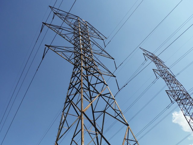 Bruxelles analizează impunerea unei taxe pe profiturile excepționale ale companiilor energetice