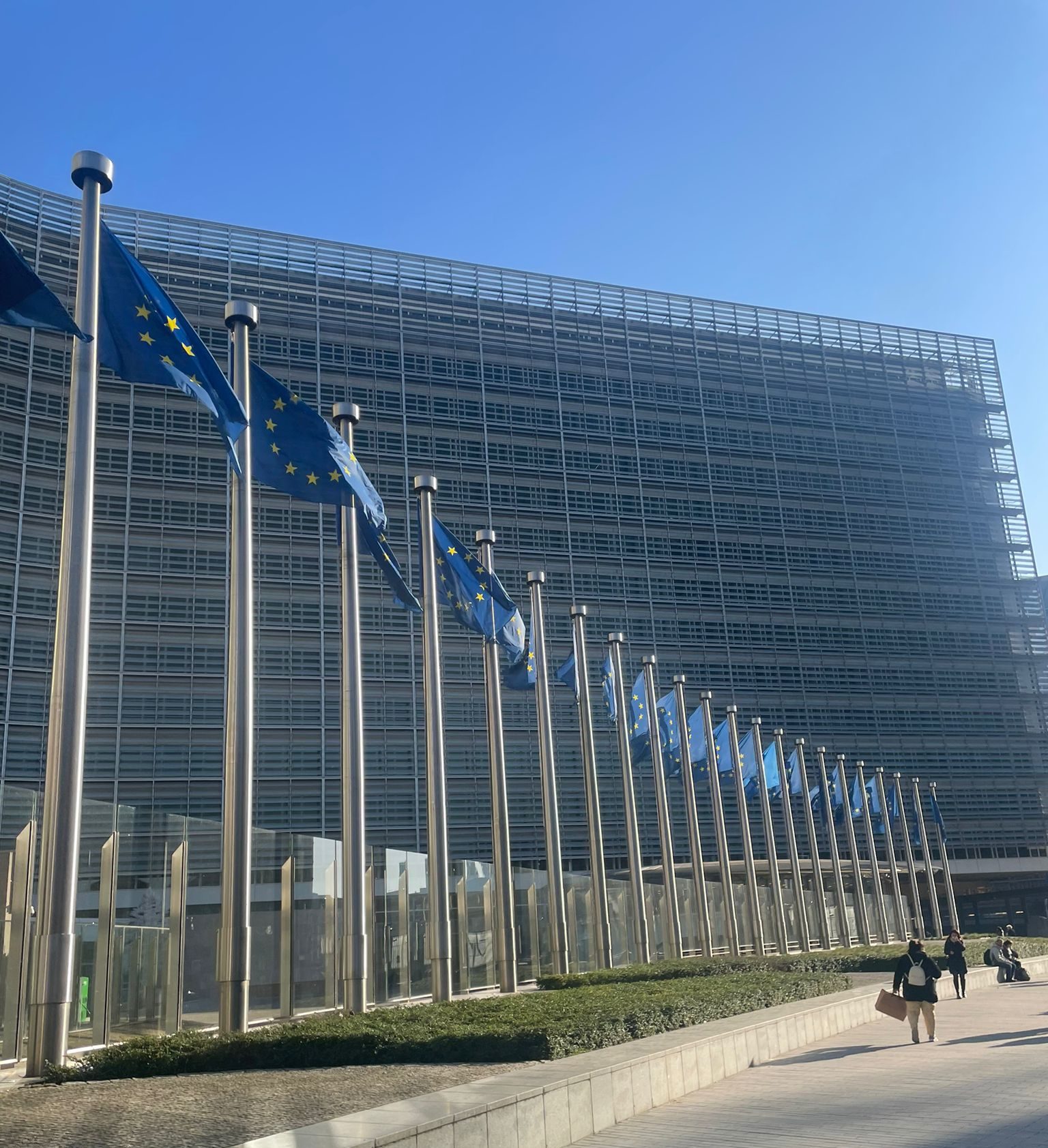 Comisia Europeană analizează impunerea unei taxe pe profiturile excepționale ale companiilor energetice