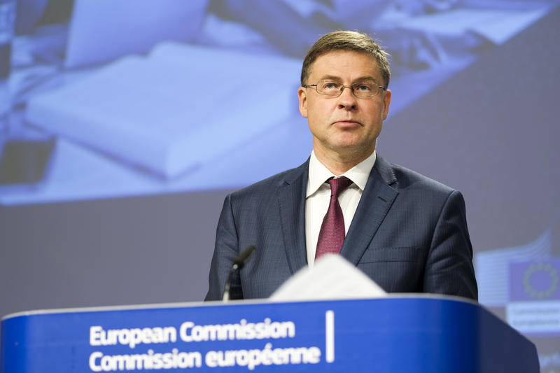 Comisia Europeană refuză impunerea unei taxe comune pe profiturile companiilor energetice