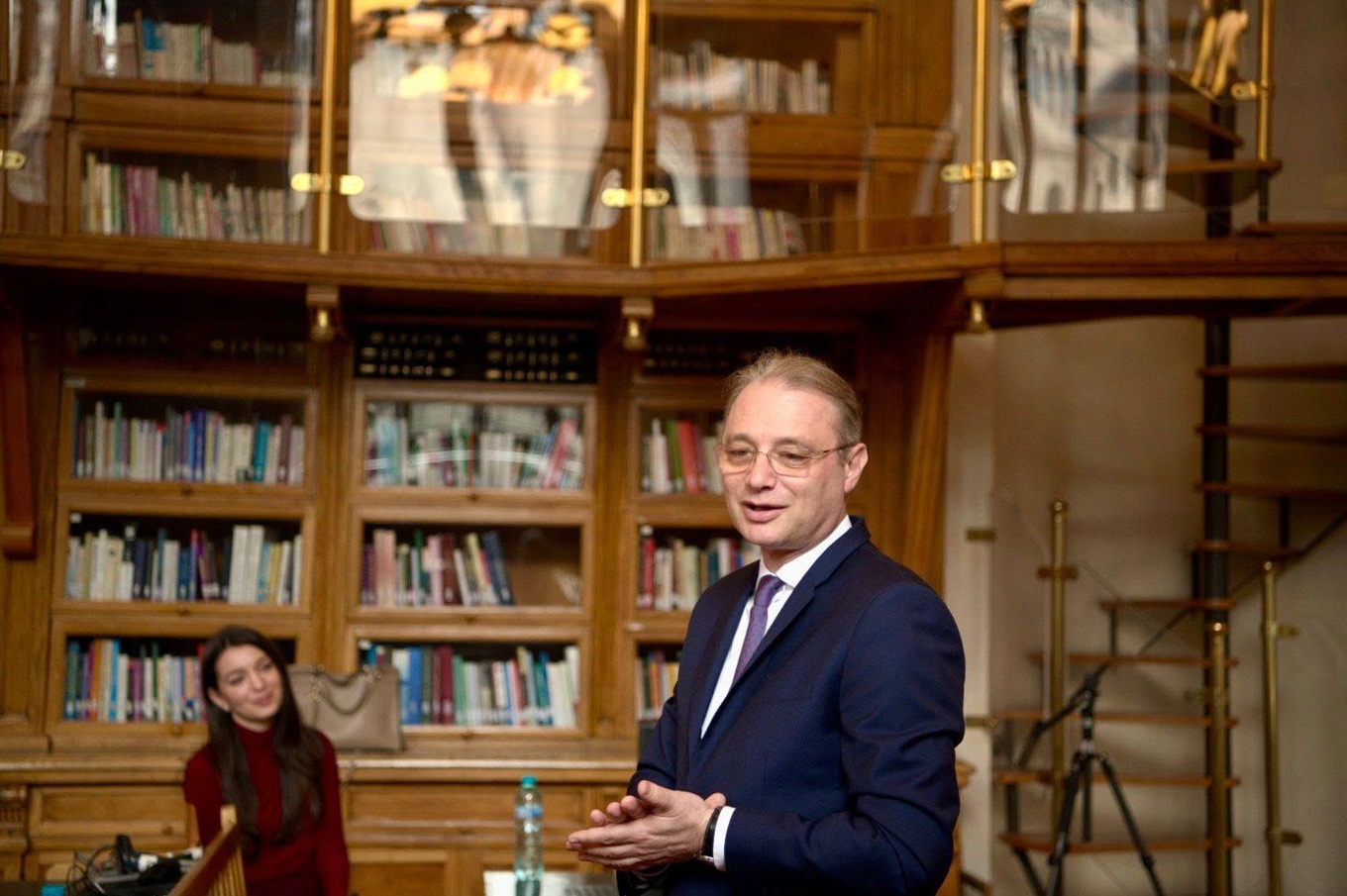 Luca Niculescu răspunde criticilor primite pe rețelele sociale după recenziile de carte făcute