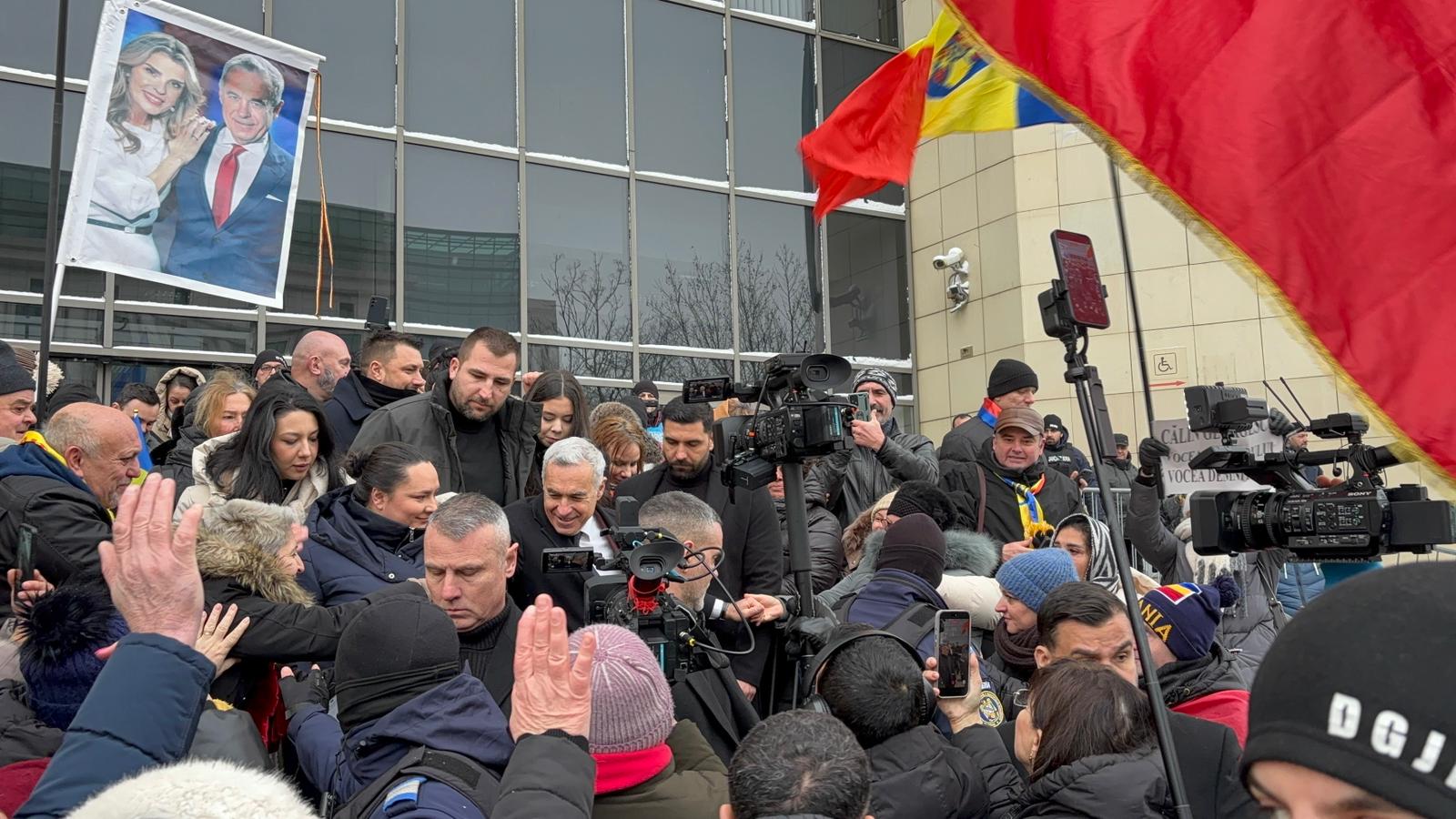 Călin Georgescu este așteptat la Tribunalul București pentru o decizie privind arestul preventiv
