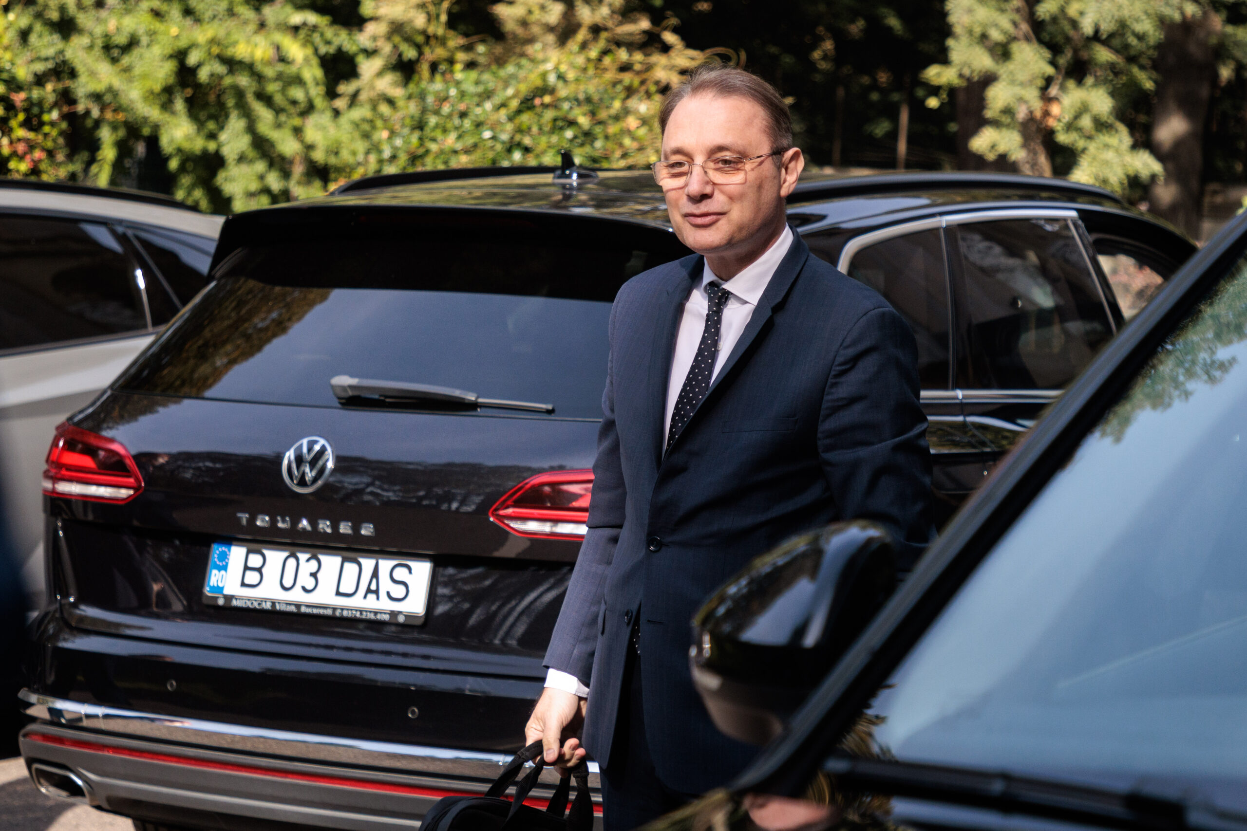 Luca Niculescu negociază cu USR pentru votul de investitură. Premierul desemnat vizează un guvern cu puteri depline