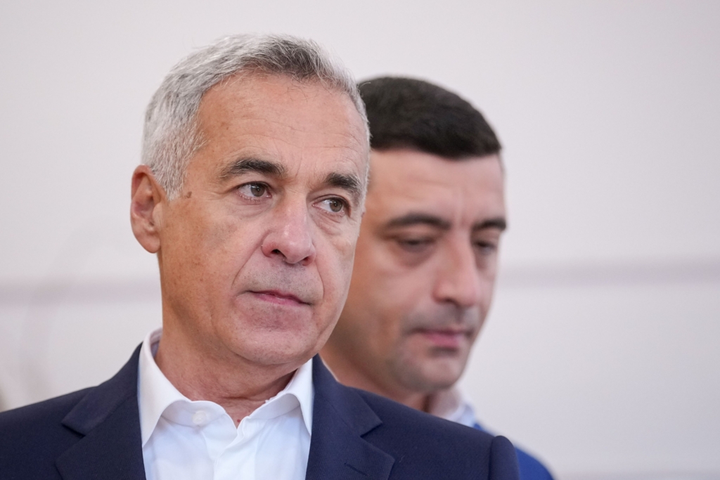 George Simion atribuie protestelor decizia Tribunalului București de a înlocui arestul lui Călin Georgescu