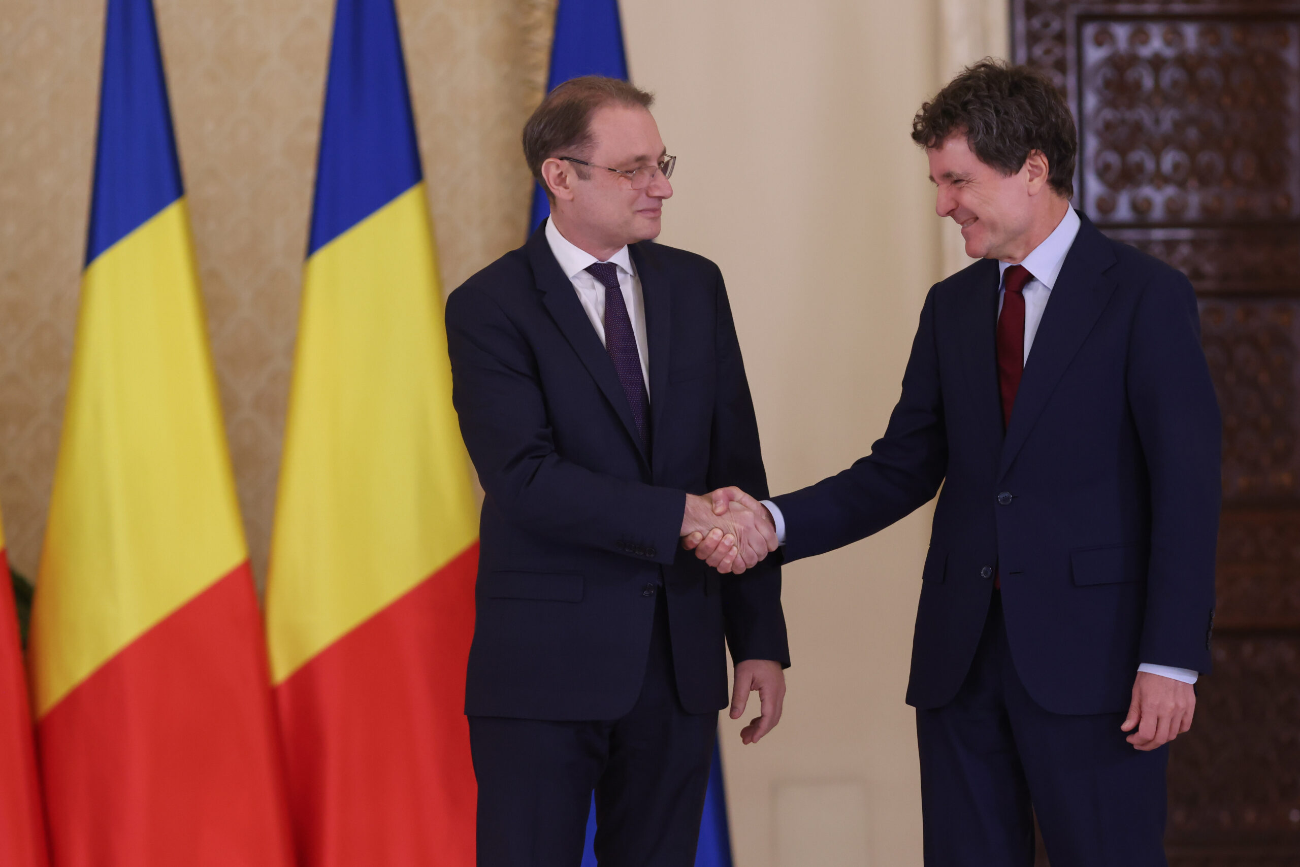 Nicușor Dan amenință cu dizolvarea Parlamentului pentru a forța formarea unui guvern